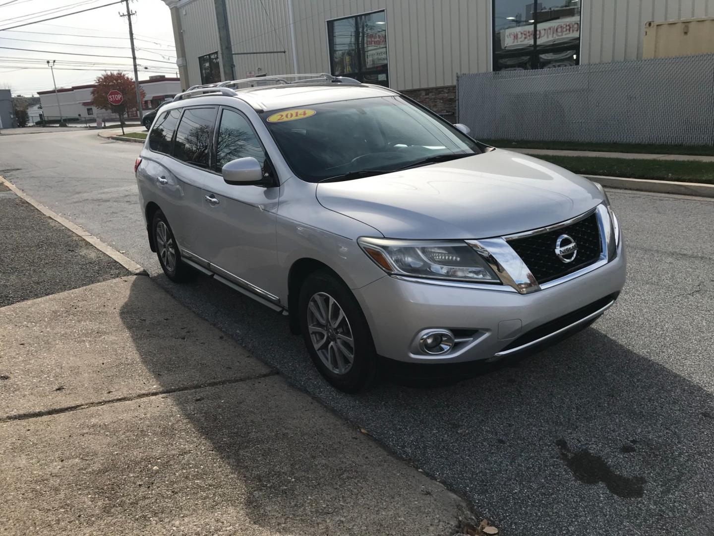 2014 Silver /Black Nissan Pathfinder S (5N1AR2MM6EC) with an 3.5 V6 engine, Automatic transmission, located at 577 Chester Pike, Prospect Park, PA, 19076, (610) 237-1015, 39.886154, -75.302338 - Photo#3